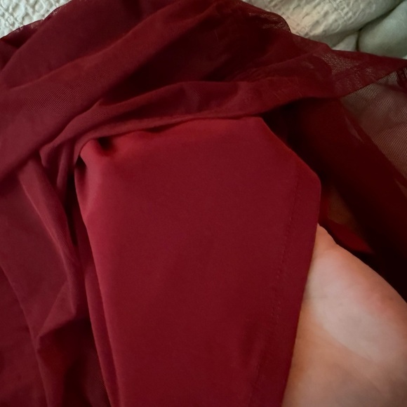 DKNY Red Sheer Fitted/Ruched Short Sleeve Top - Picture 5 of 6